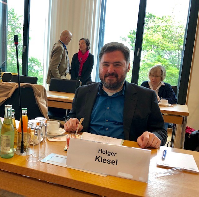 Holger Kiesel im Sitzungsaal.