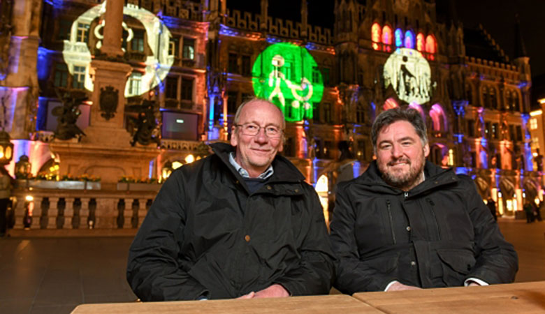 Hans-Georg Küppers und Holger Kiesel vor dem Münchner Rathaus. 
